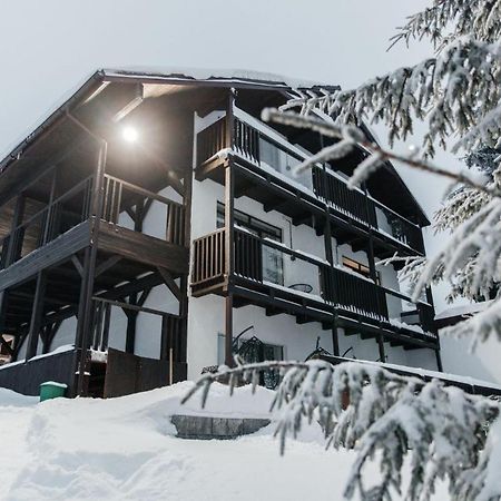 Aparthotel "Mayak Yablunytsia" 외부 사진