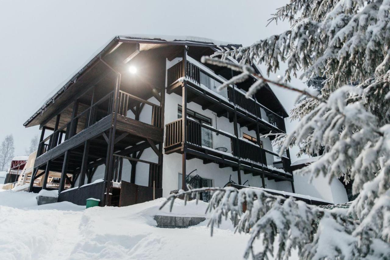 Aparthotel "Mayak Yablunytsia" 외부 사진